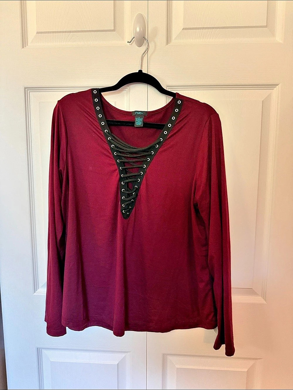 rue+ + Long Sleeve Lace-Up Top in Burgundy Size 1X Like New
